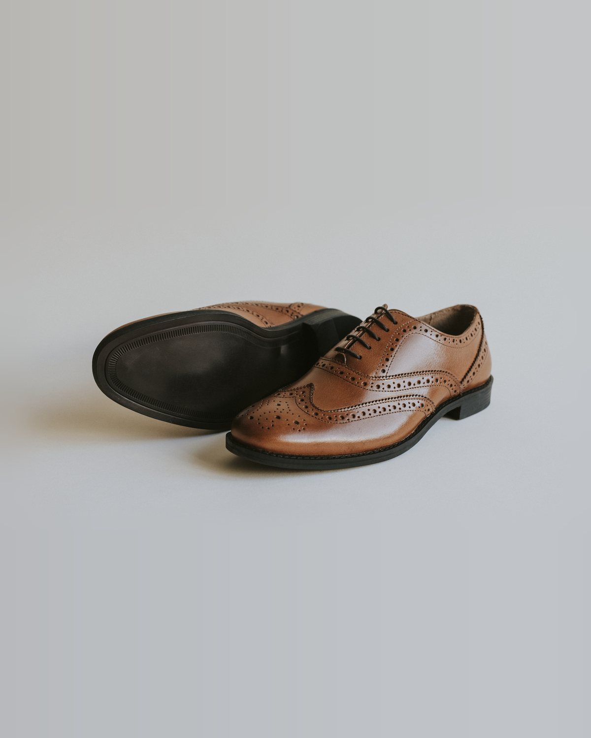 Wingtip Brogue — Calfskin · Chestnut